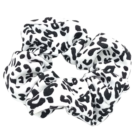 By Lyko Mönstrad scrunchie Vit