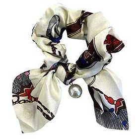 Make Up Store Scrunchie Tail White