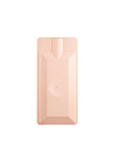 Idôle Le Case Nude